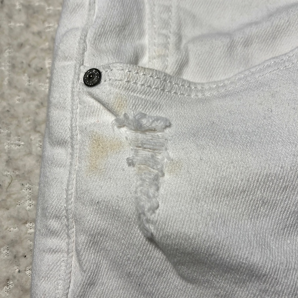 Levi's Signature High‎ Rise Distressed Shorts - Picture 3 of 5